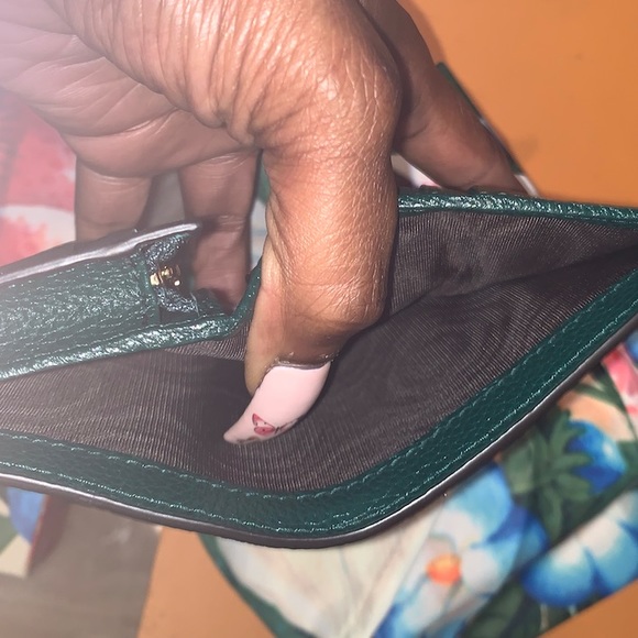 Dark Green grainy leather Zumi wallet with chain - Picture 7 of 13